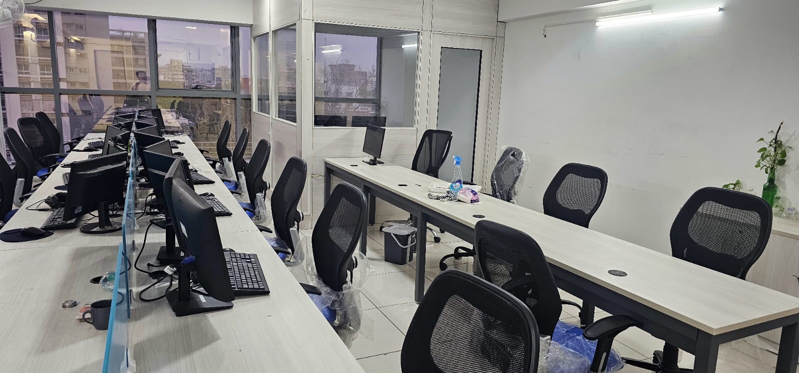 1180 Sq. Ft. Commercial Office for Rent in Navrangpura Ahmedabad - Media 2