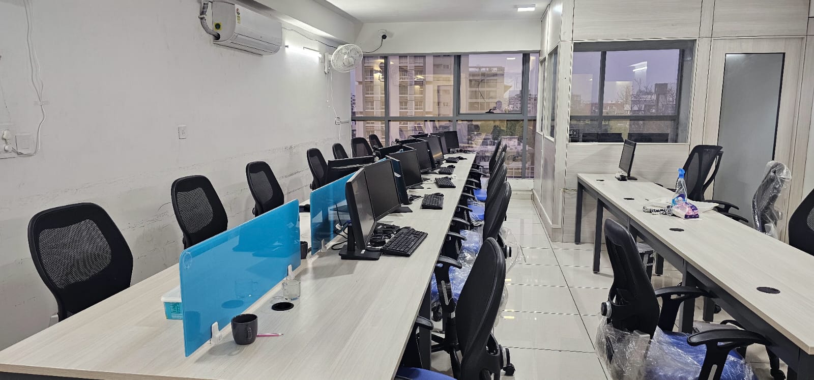 1180 Sq. Ft. Commercial Office for Rent in Navrangpura Ahmedabad - Media 3