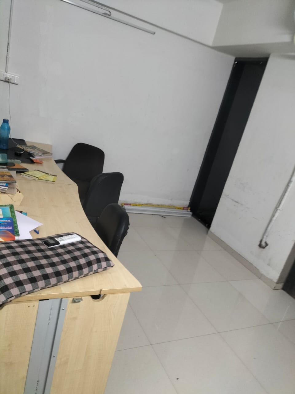 999 Sq. Ft. Commercial Office for Rent in Sola Ahmedabad - Media 3