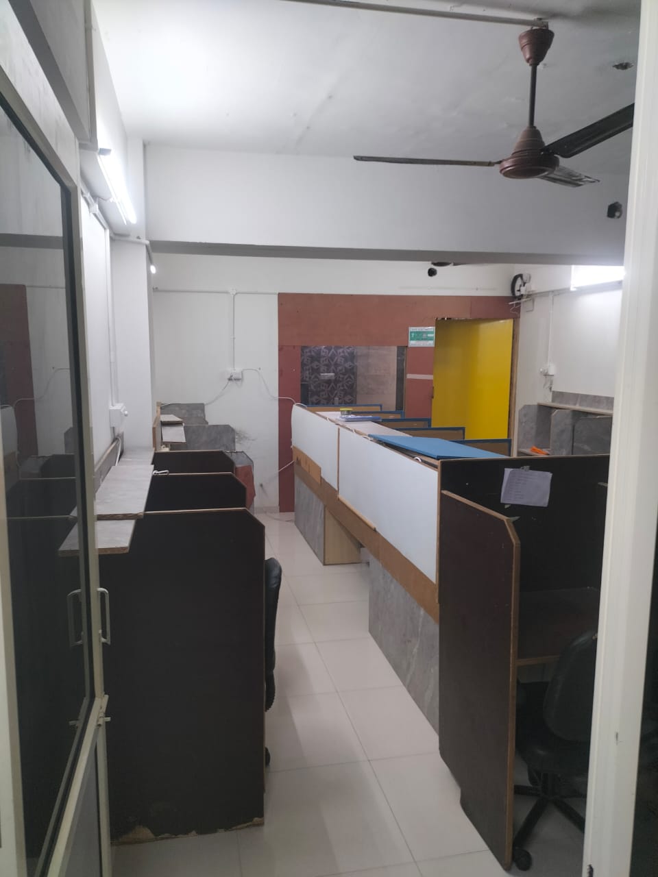 999 Sq. Ft. Commercial Office for Rent in Sola Ahmedabad