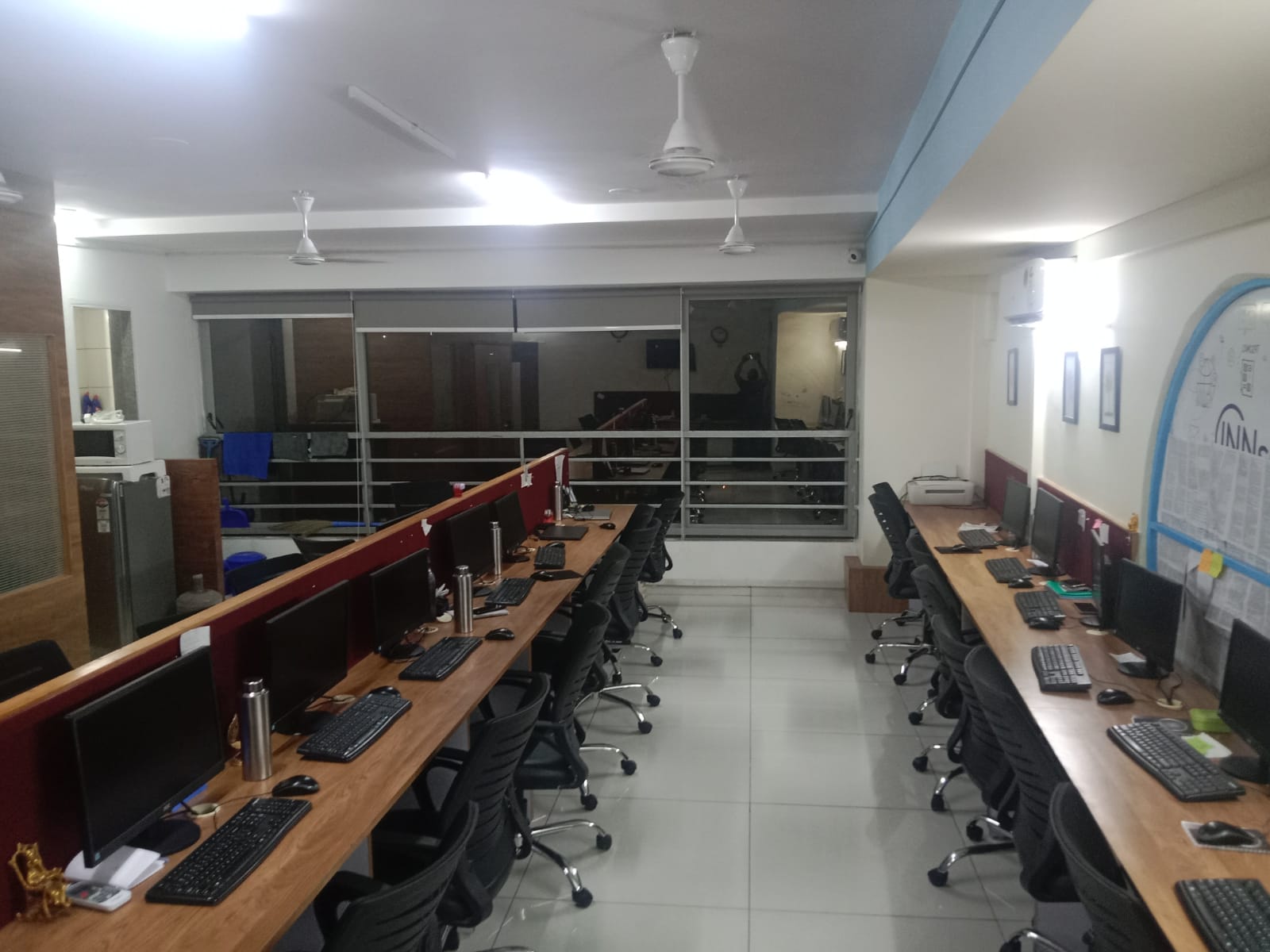 Office 1113 Sq. Ft. Commercial Office for Rent in Ashram Road Ahmedabad