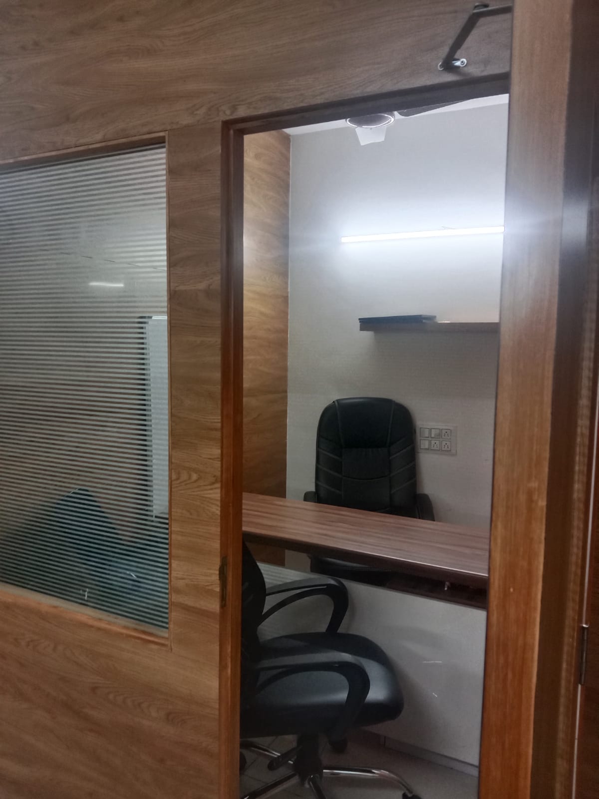 Office 1113 Sq. Ft. Commercial Office for Rent in Ashram Road Ahmedabad - Media 8