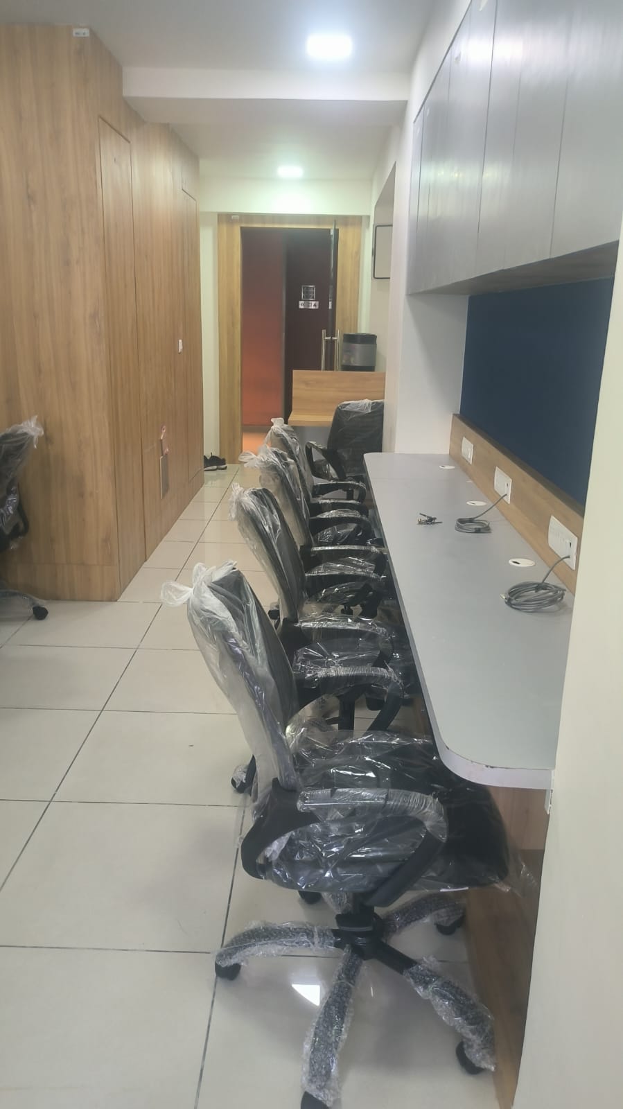 740 Sq. Ft. Commercial Office for Rent in Ashram Road Ahmedabad
