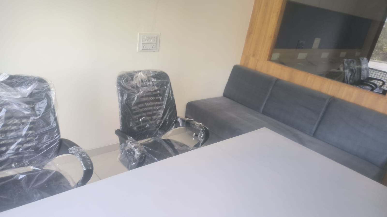 740 Sq. Ft. Commercial Office for Rent in Ashram Road Ahmedabad - Media 5