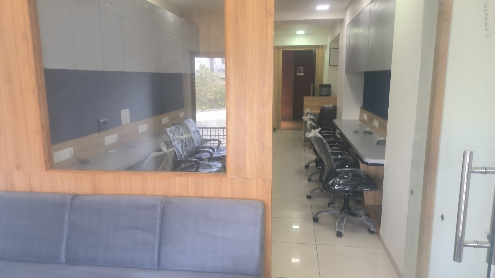 740 Sq. Ft. Commercial Office for Rent in Ashram Road Ahmedabad - Media 3