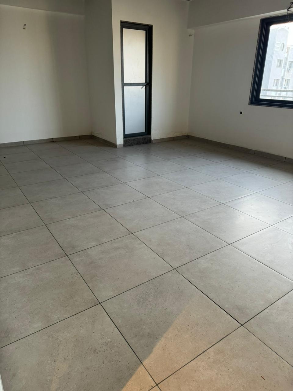 656 Sq. Ft. Commercial Office for Rent in Nehrunagar Ahmedabad - Media 2