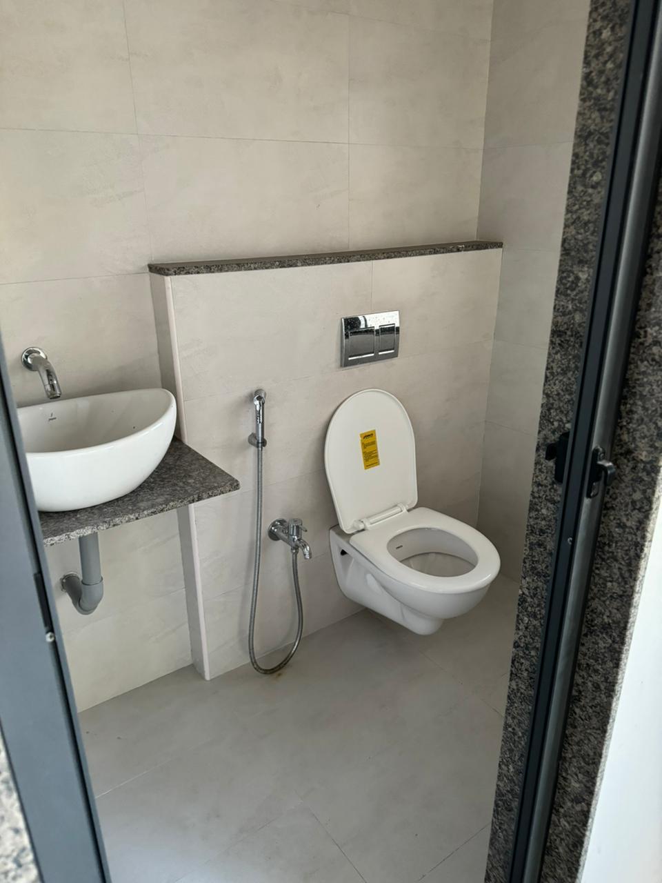 656 Sq. Ft. Commercial Office for Rent in Nehrunagar Ahmedabad - Media 8