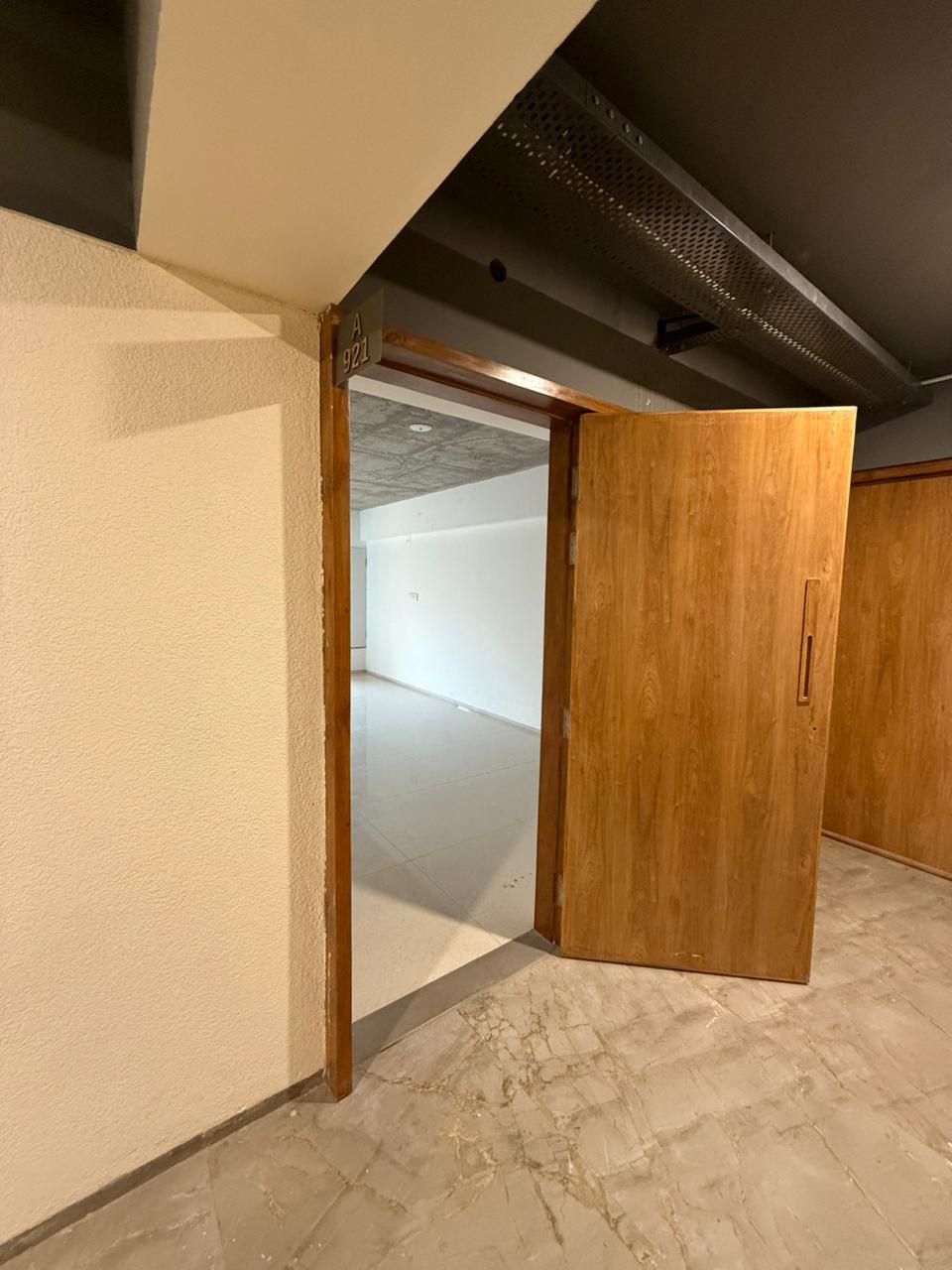 519 Sq. Ft. Commercial Office for Rent in Satellite Ahmedabad - Media 3