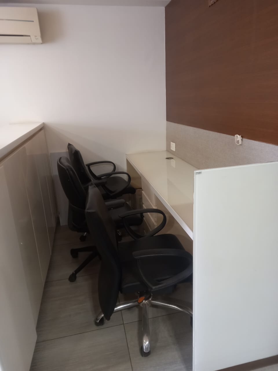 921 Sq. Ft. Commercial Office for Rent in Thaltej Ahmedabad - Media 4