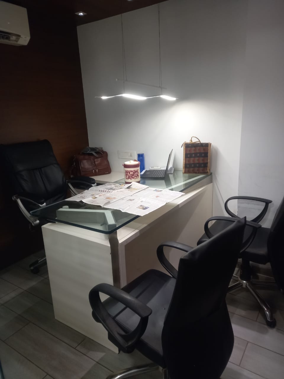 921 Sq. Ft. Commercial Office for Rent in Thaltej Ahmedabad - Media 6