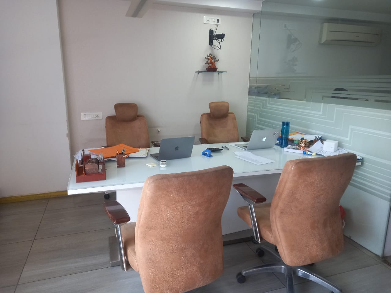 921 Sq. Ft. Commercial Office for Rent in Thaltej Ahmedabad - Media 12