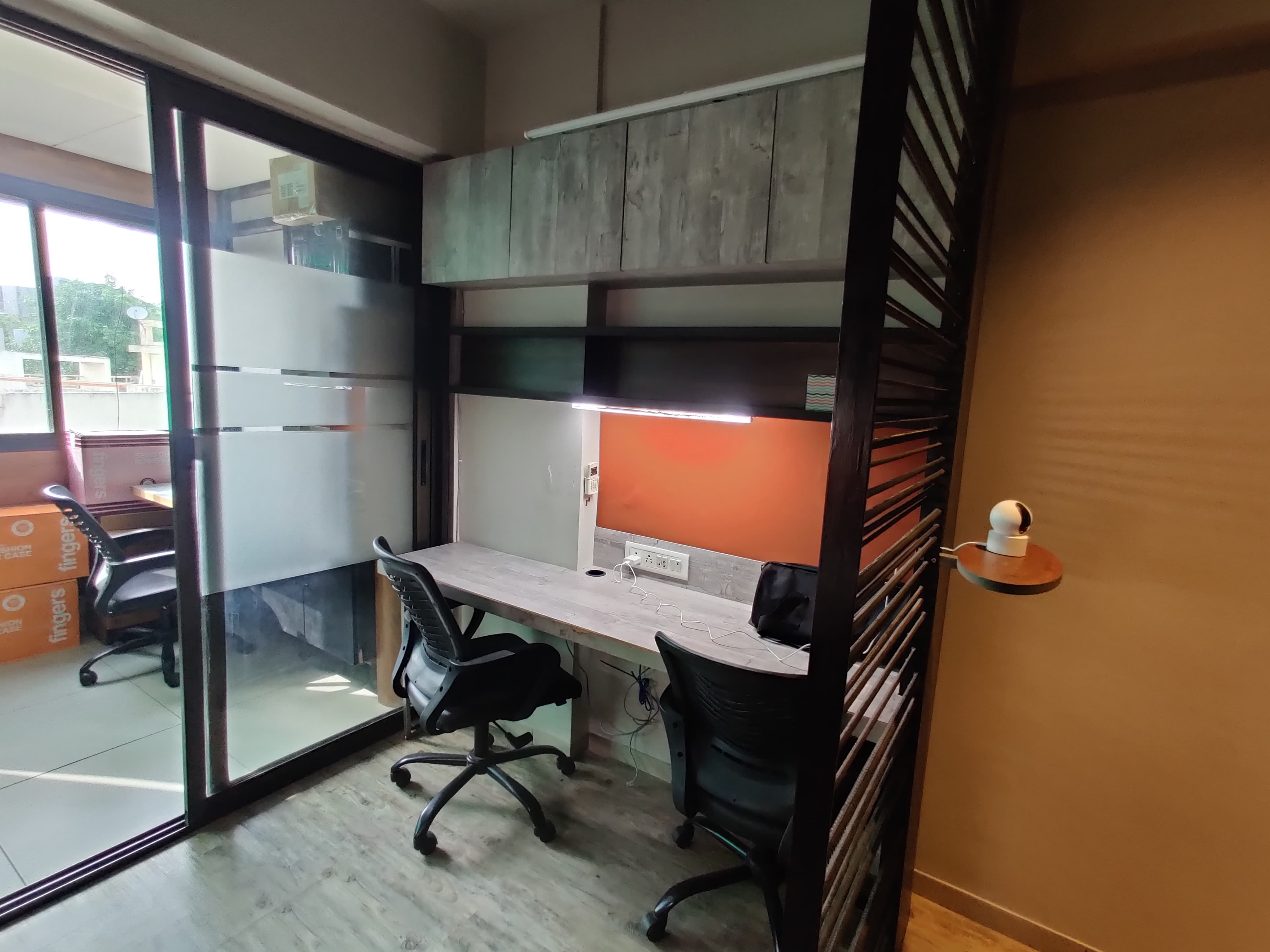 580 Sq. Ft. Commercial Office for Rent in Thaltej Ahmedabad - Media 2