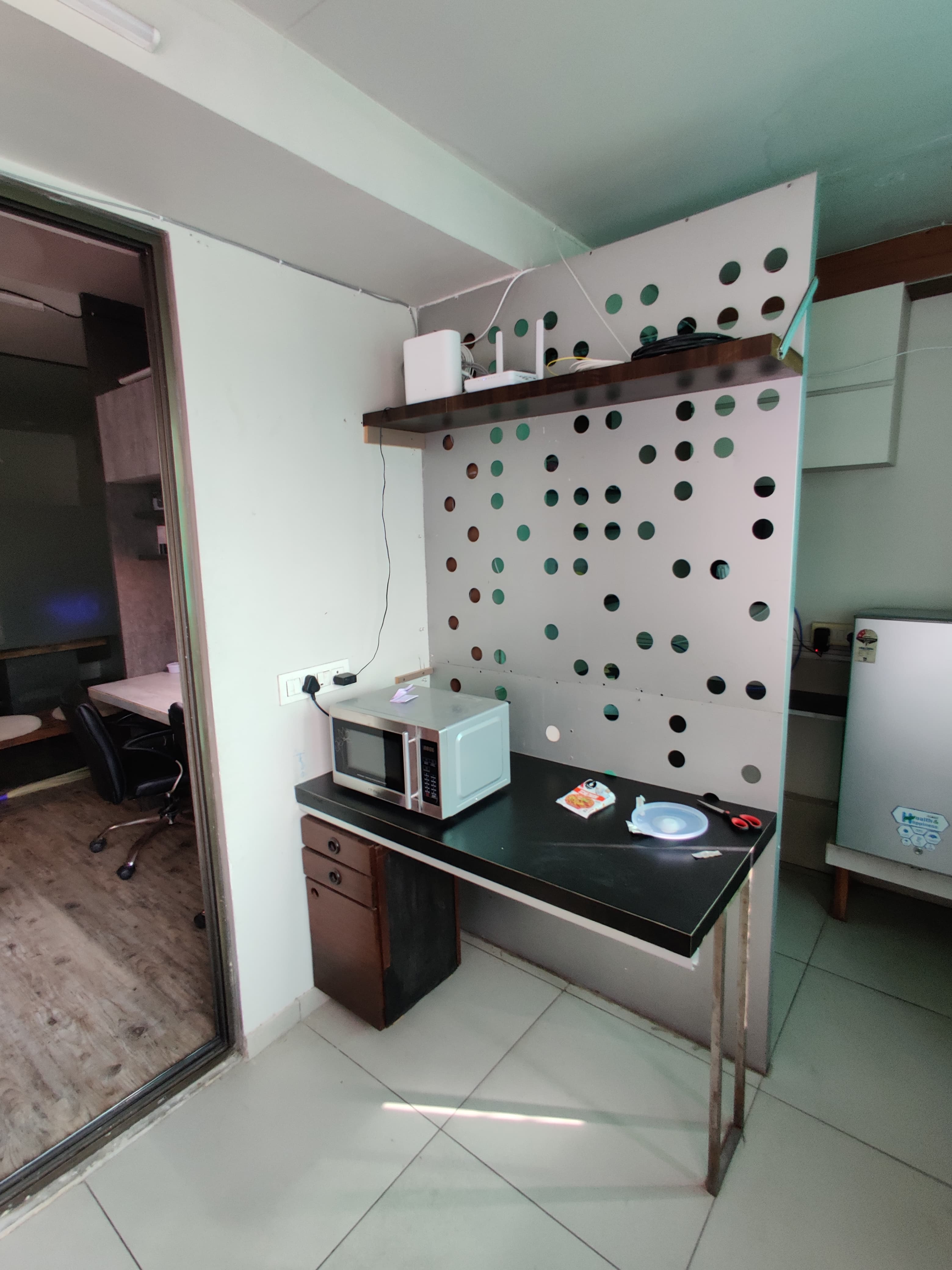 580 Sq. Ft. Commercial Office for Rent in Thaltej Ahmedabad - Media 3