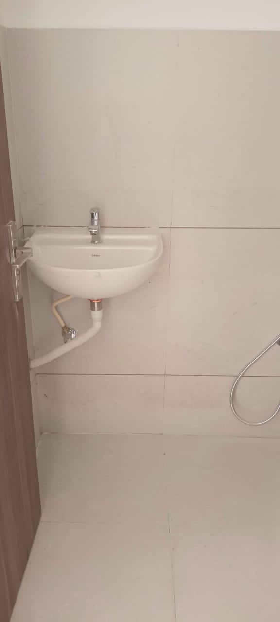 900 Sq. Ft. Commercial Office for Rent in Sola Ahmedabad - Media 7
