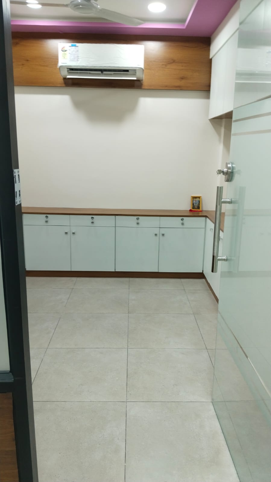 661 Sq. Ft. Commercial Office for Rent in Nehrunagar Ahmedabad - Media 3