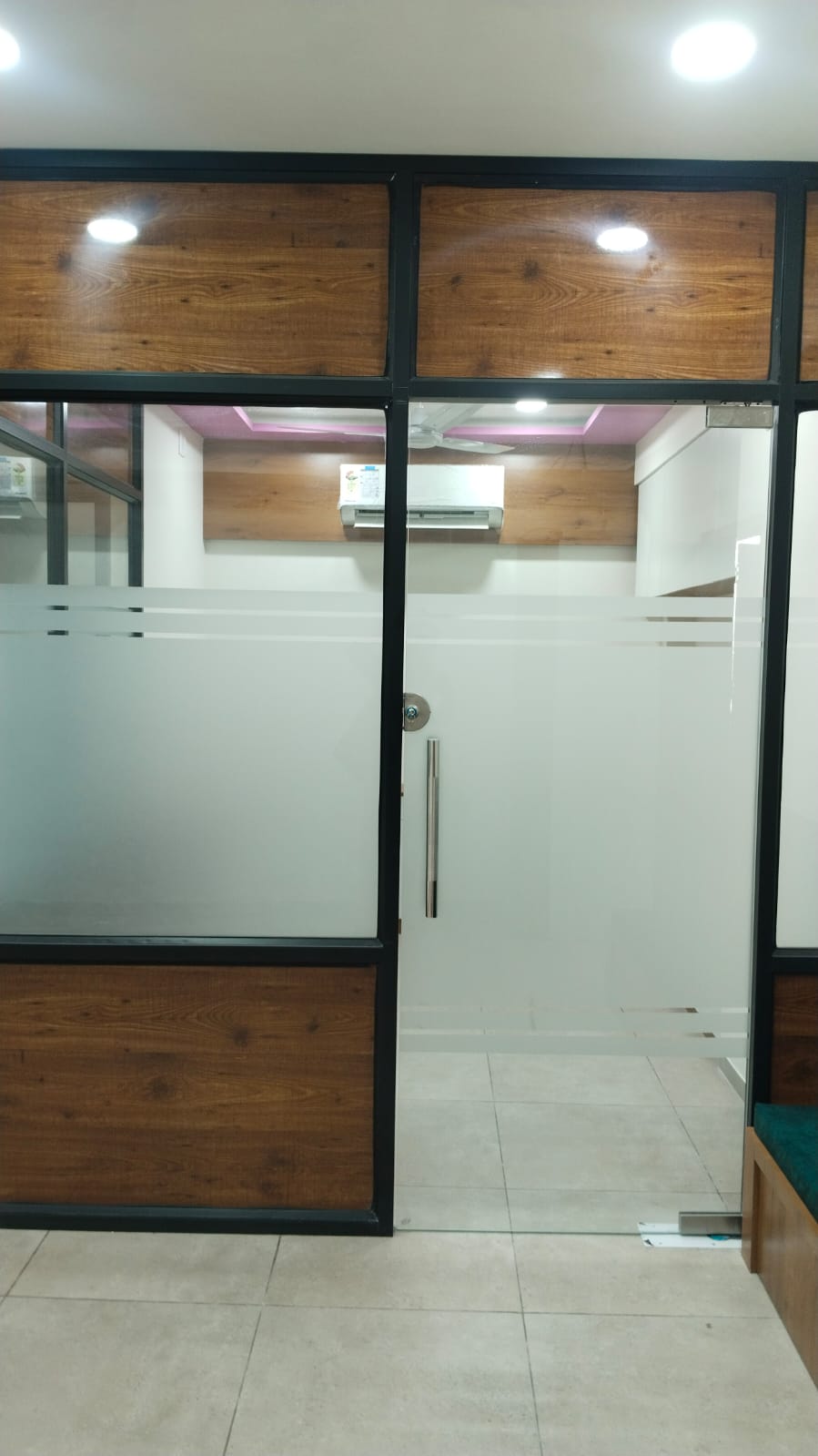 661 Sq. Ft. Commercial Office for Rent in Nehrunagar Ahmedabad - Media 2