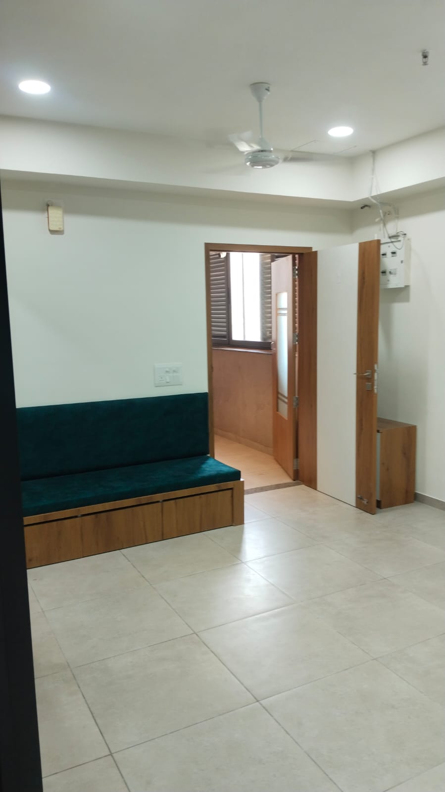 661 Sq. Ft. Commercial Office for Rent in Nehrunagar Ahmedabad - Media 5