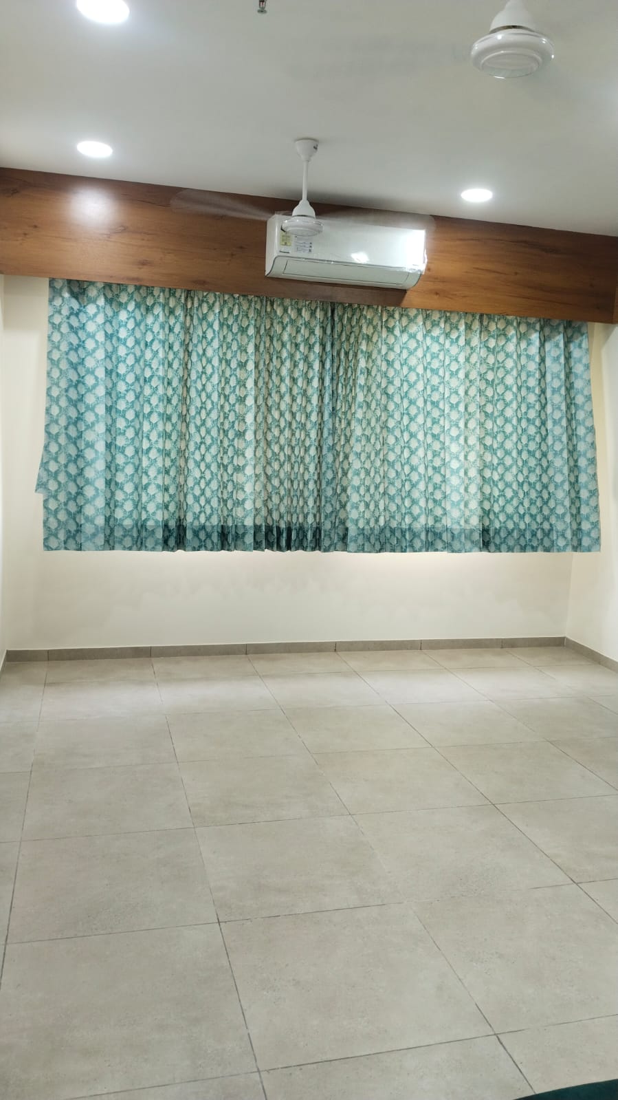 661 Sq. Ft. Commercial Office for Rent in Nehrunagar Ahmedabad - Media 9