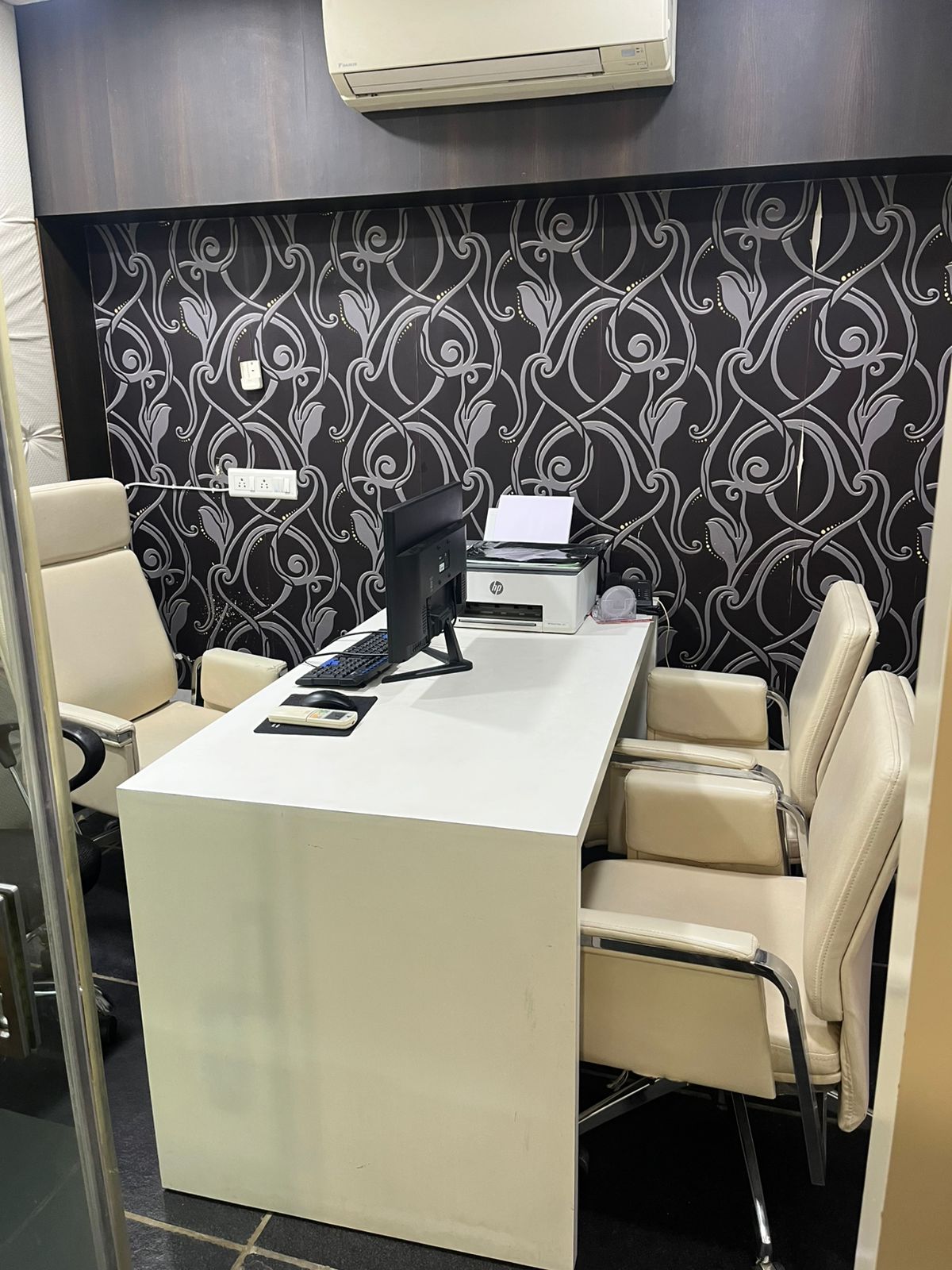 920 Sq. Ft. Commercial Office for Rent in Thaltej Ahmedabad - Media 2