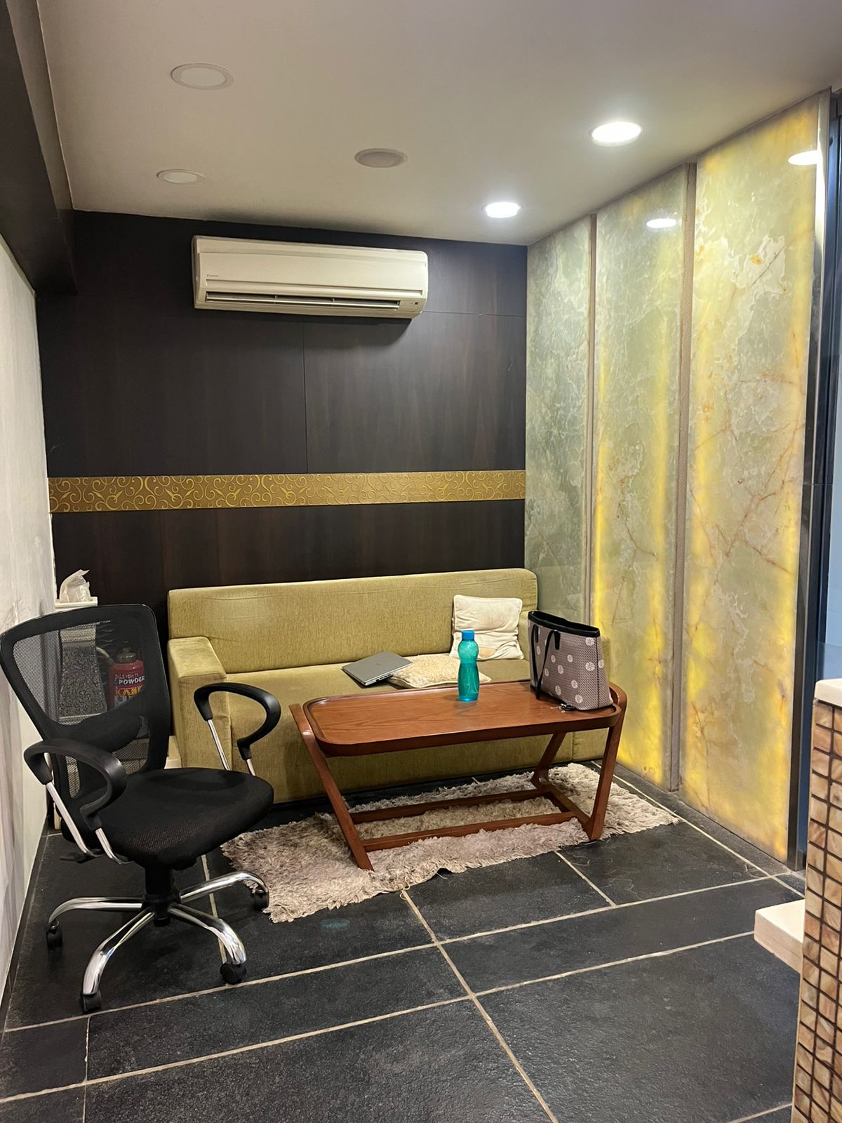 920 Sq. Ft. Commercial Office for Rent in Thaltej Ahmedabad - Media 4