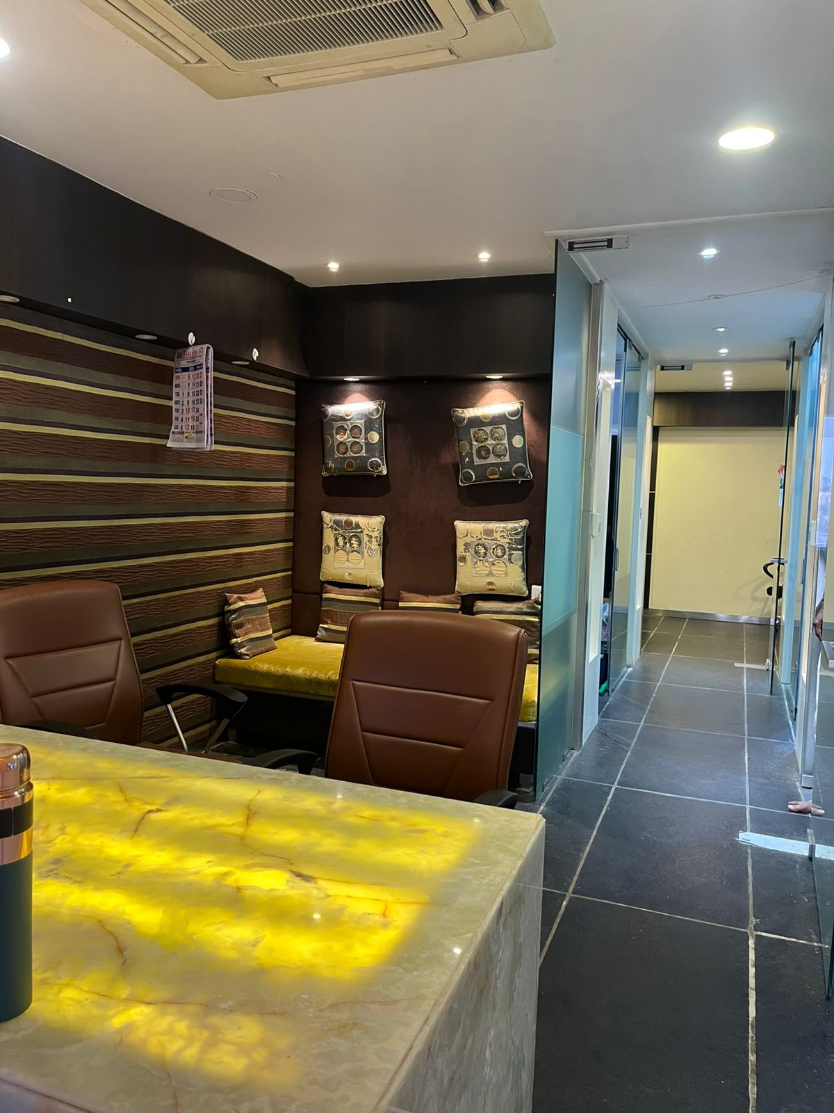 920 Sq. Ft. Commercial Office for Rent in Thaltej Ahmedabad - Media 7