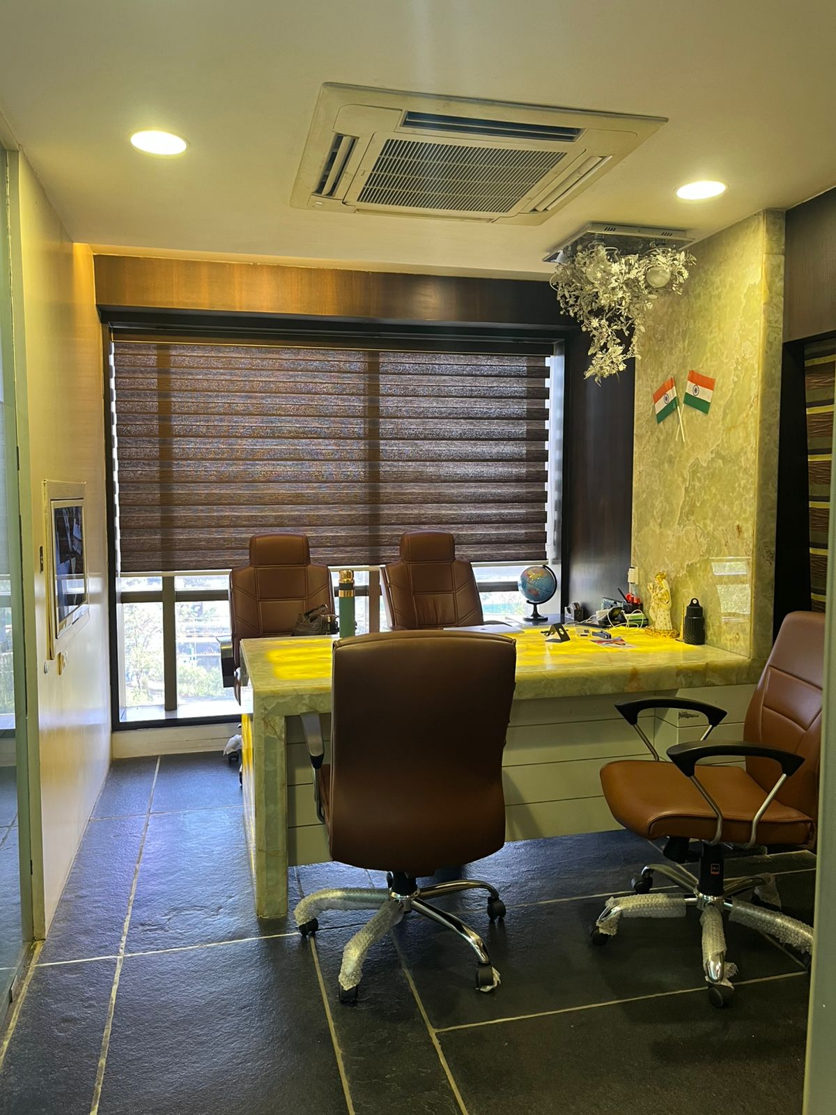 920 Sq. Ft. Commercial Office for Rent in Thaltej Ahmedabad - Media 9