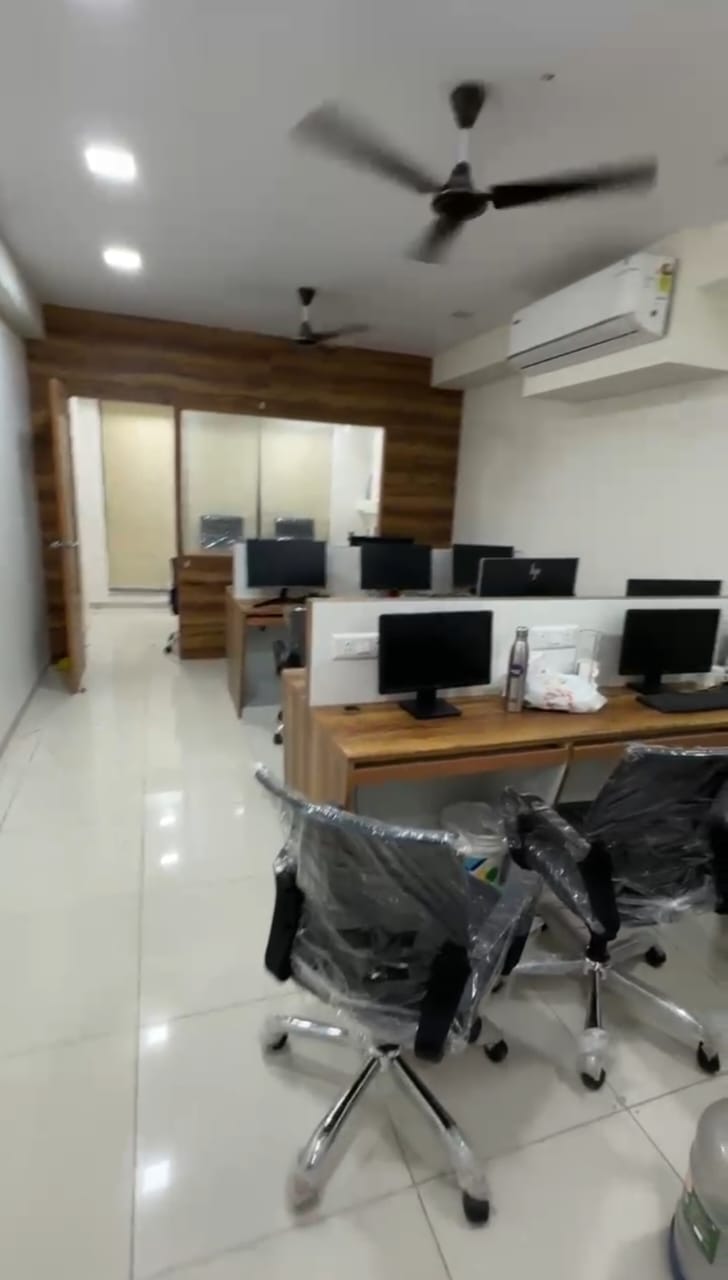 704 Sq. Ft. Commercial Office for Rent in Jodhpur Ahmedabad - Media 5