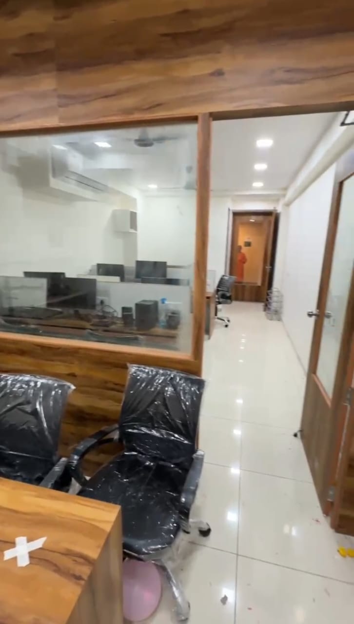 704 Sq. Ft. Commercial Office for Rent in Jodhpur Ahmedabad - Media 6