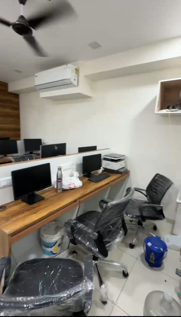704 Sq. Ft. Commercial Office for Rent in Jodhpur Ahmedabad - Media 8
