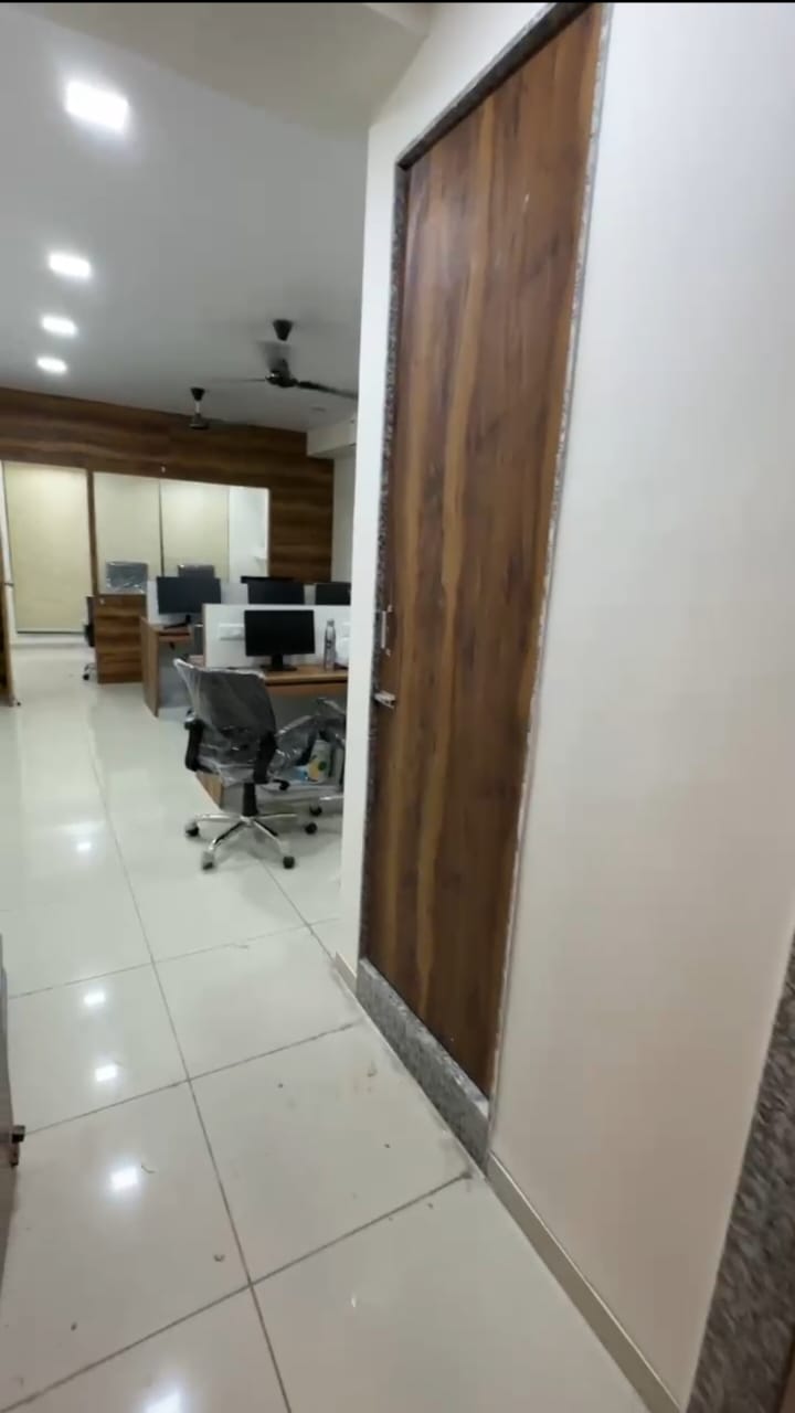 704 Sq. Ft. Commercial Office for Rent in Jodhpur Ahmedabad - Media 10