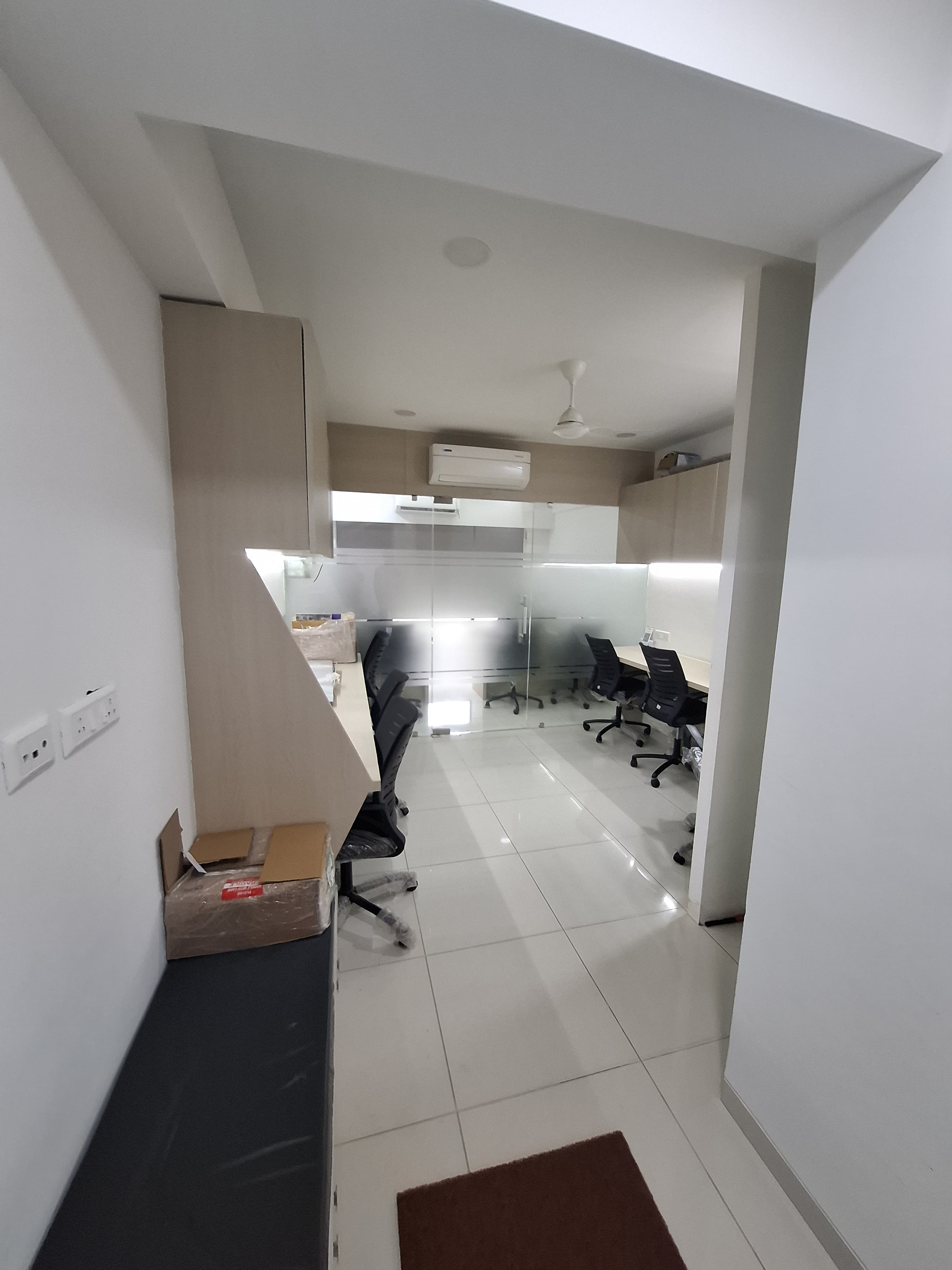 510 Sq. Ft. Commercial Office for Rent in Shyamal Cross Road Ahmedabad - Media 3