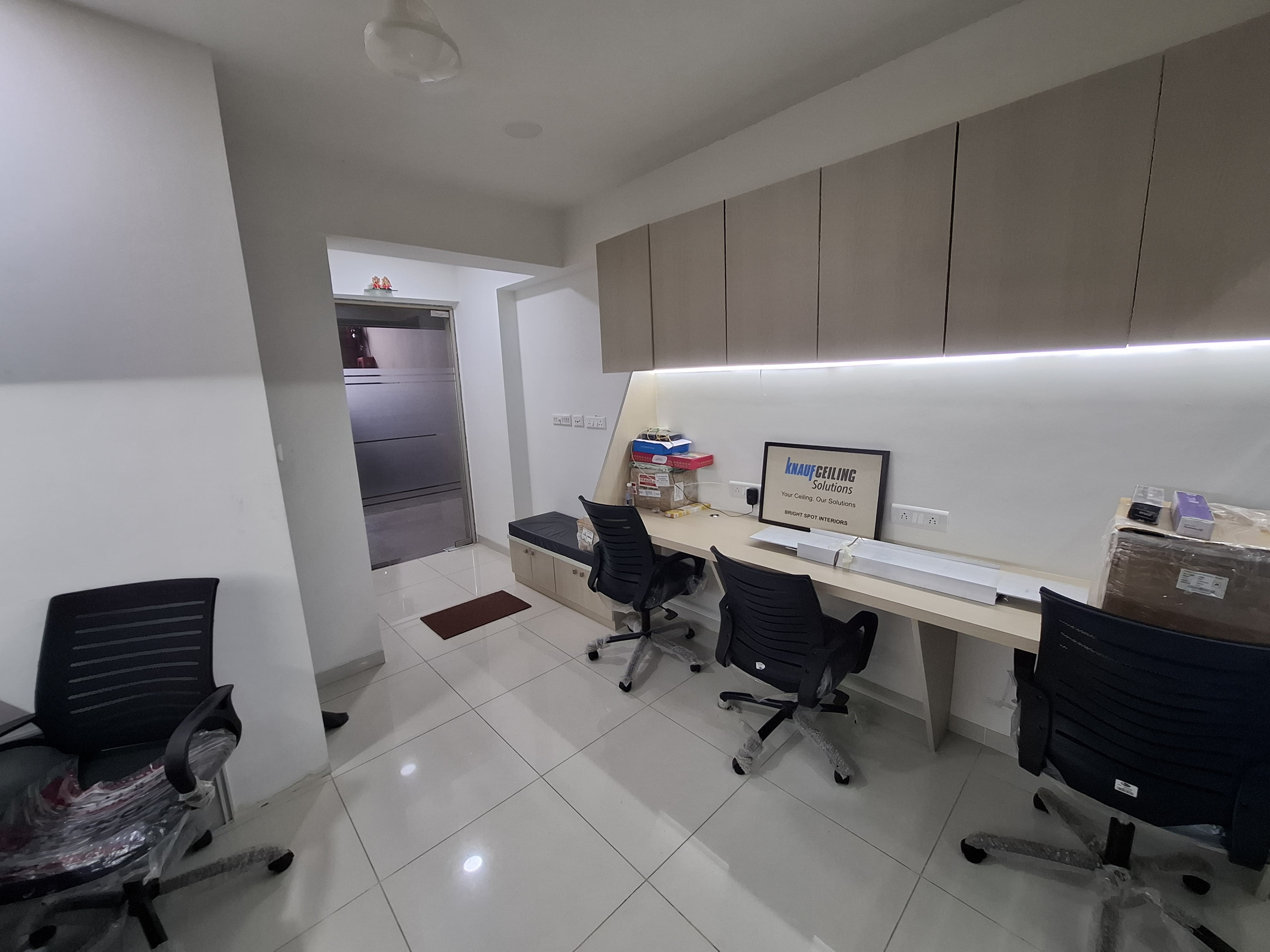 510 Sq. Ft. Commercial Office for Rent in Shyamal Cross Road Ahmedabad - Media 2
