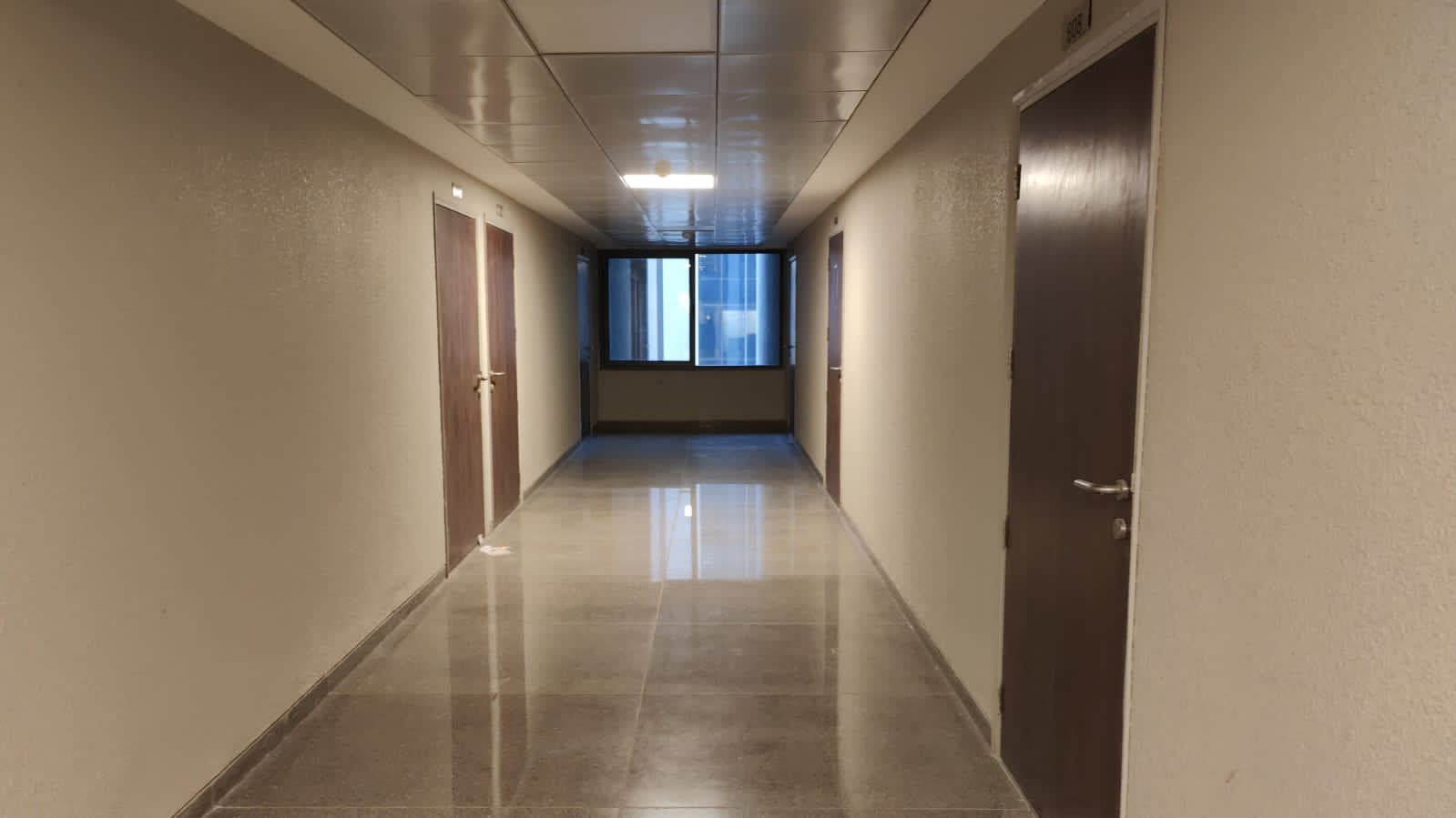 843 Sq. Ft. Commercial Office for Rent in Shyamal Cross Road Ahmedabad