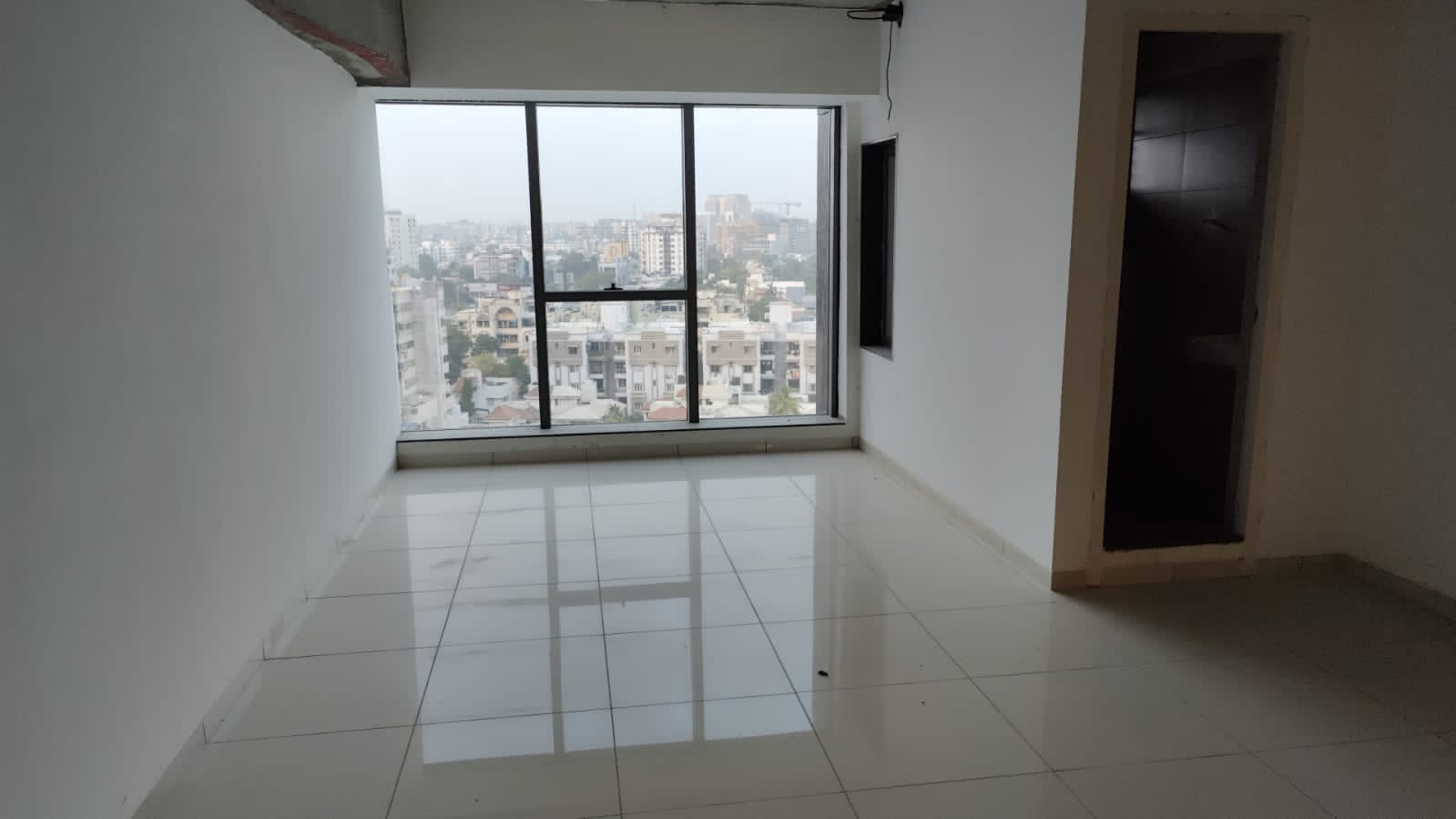 843 Sq. Ft. Commercial Office for Rent in Shyamal Cross Road Ahmedabad - Media 4