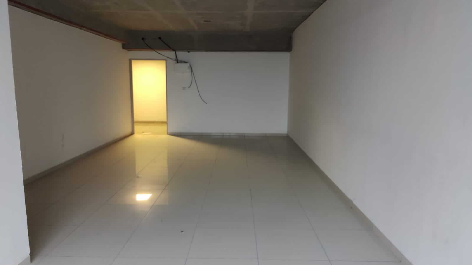 843 Sq. Ft. Commercial Office for Rent in Shyamal Cross Road Ahmedabad - Media 2