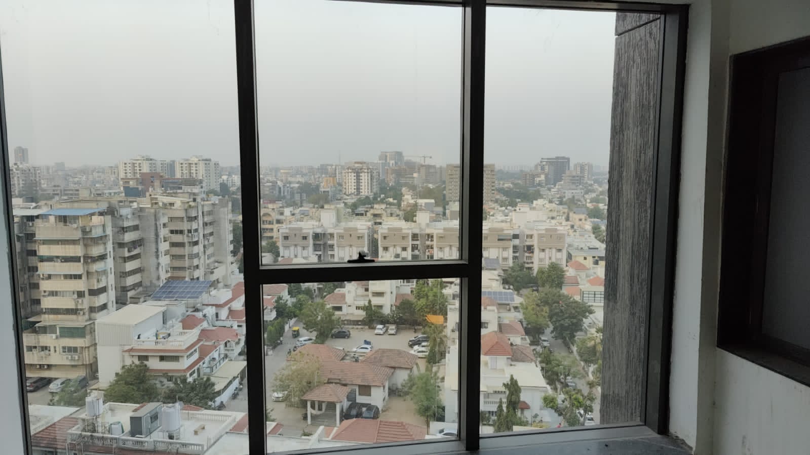 843 Sq. Ft. Commercial Office for Rent in Shyamal Cross Road Ahmedabad - Media 3