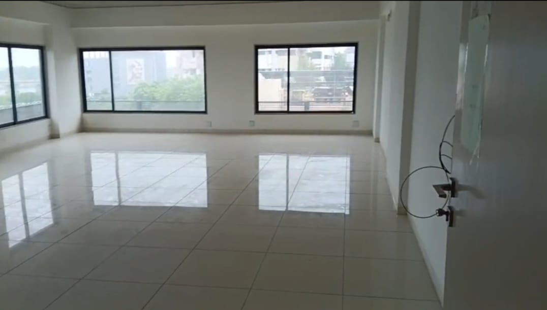1200 Sq. Ft. Commercial Office for Rent in Ashram Road Ahmedabad - Media 7