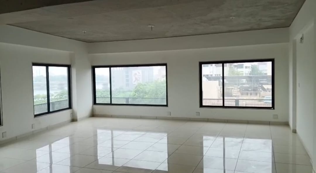 1200 Sq. Ft. Commercial Office for Rent in Ashram Road Ahmedabad - Media 4