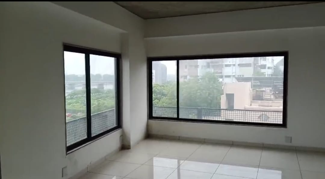1200 Sq. Ft. Commercial Office for Rent in Ashram Road Ahmedabad - Media 3