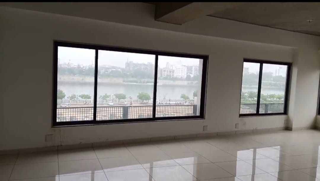 1200 Sq. Ft. Commercial Office for Rent in Ashram Road Ahmedabad - Media 9