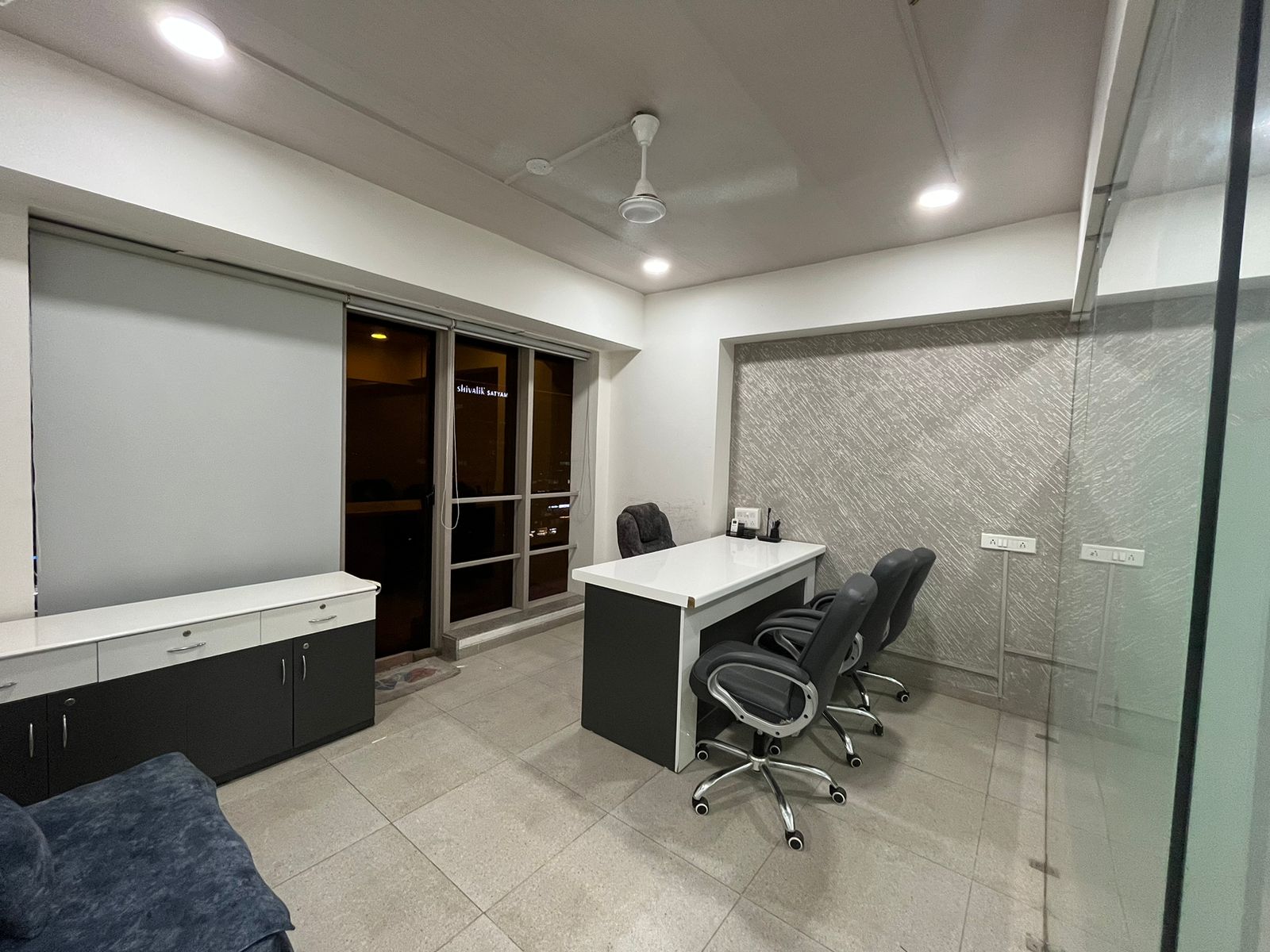 769 Sq. Ft. Commercial Office for Rent in Iscon Ambli Road Ahmedabad - Media 2