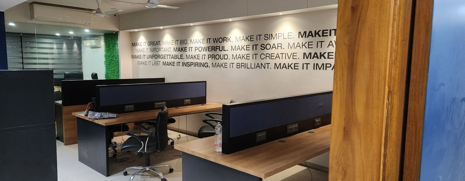 921 Sq. Ft. Commercial Office for Rent in Memnagar/gurukul Ahmedabad - Media 2