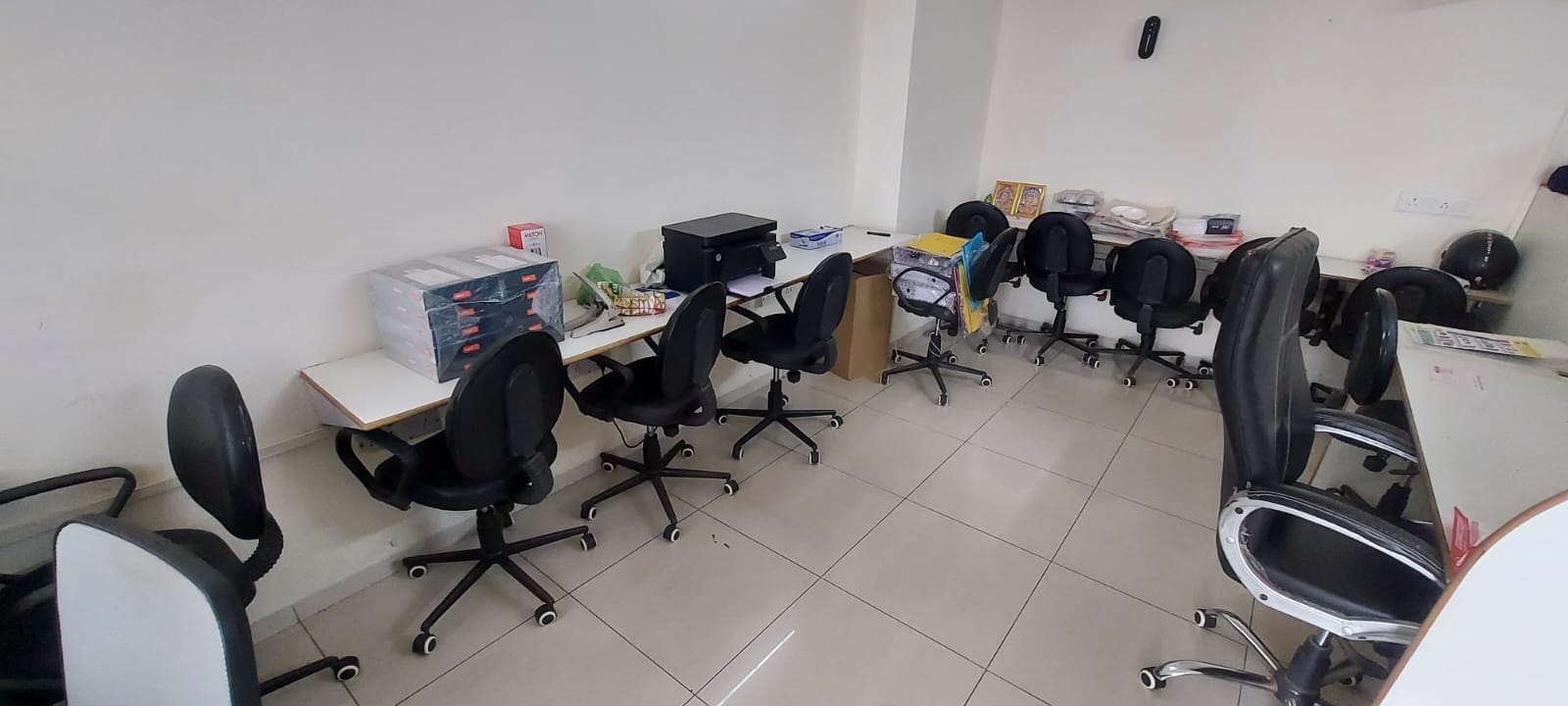 595 Sq. Ft. Commercial Office for Rent in Sg Highway Ahmedabad - Media 5