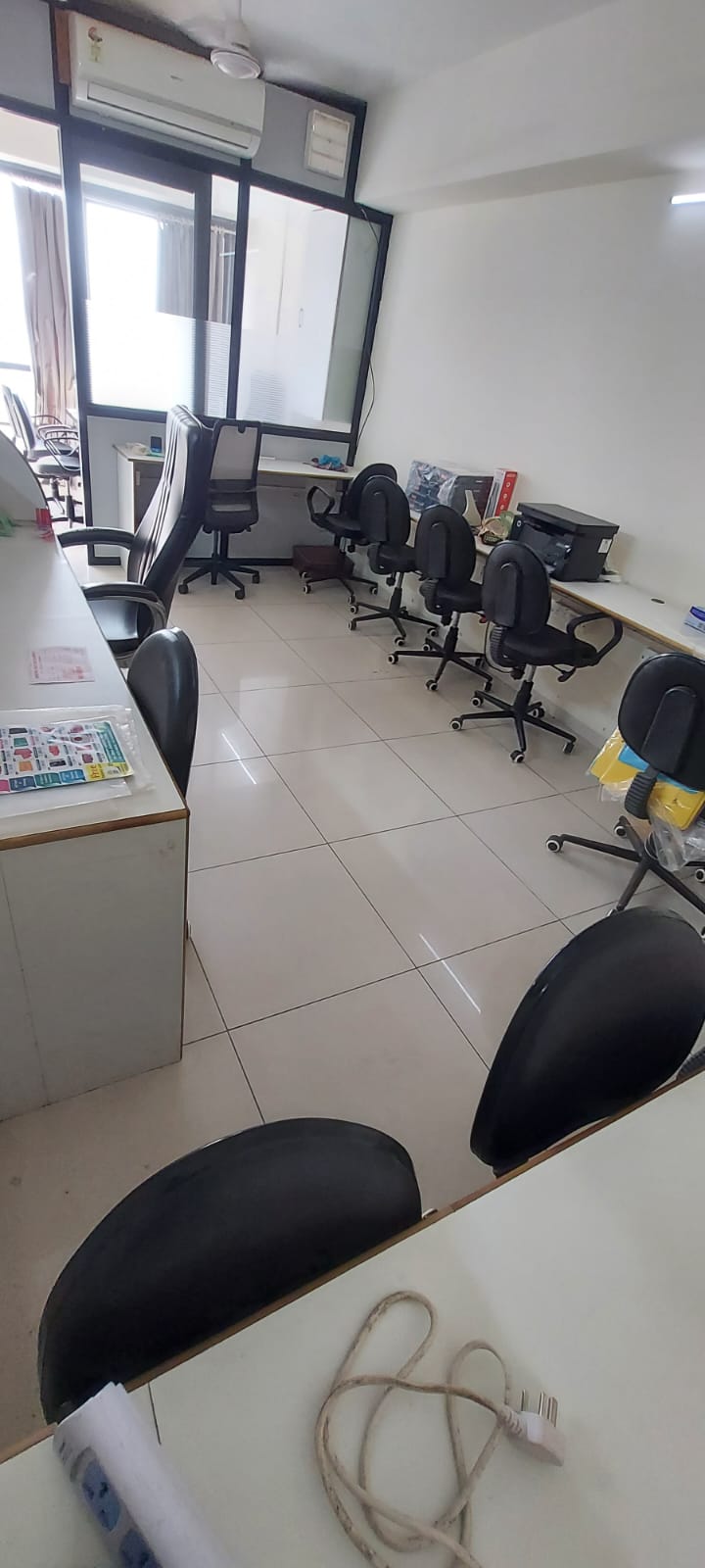 595 Sq. Ft. Commercial Office for Rent in Sg Highway Ahmedabad - Media 2