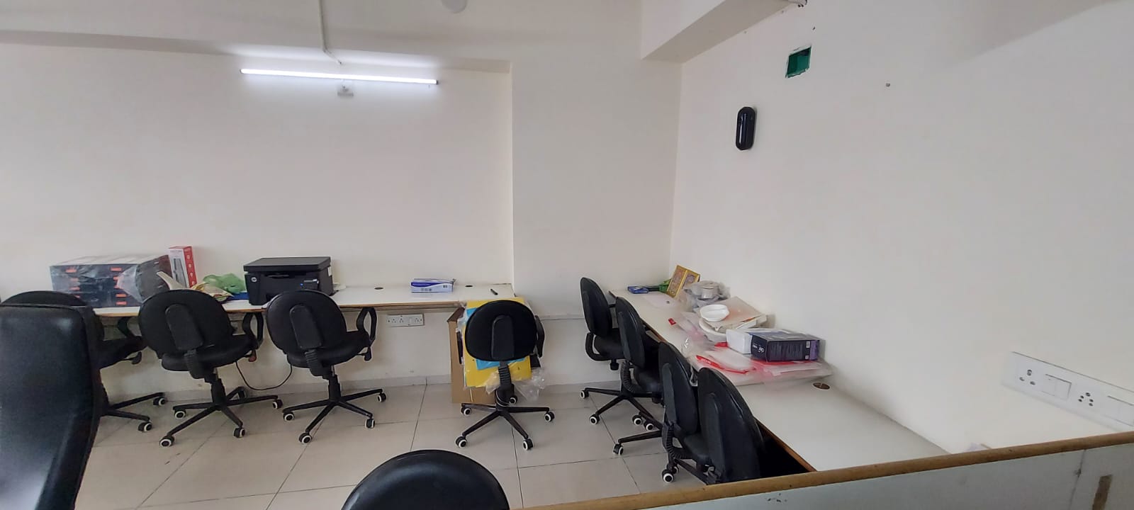 595 Sq. Ft. Commercial Office for Rent in Sg Highway Ahmedabad - Media 4