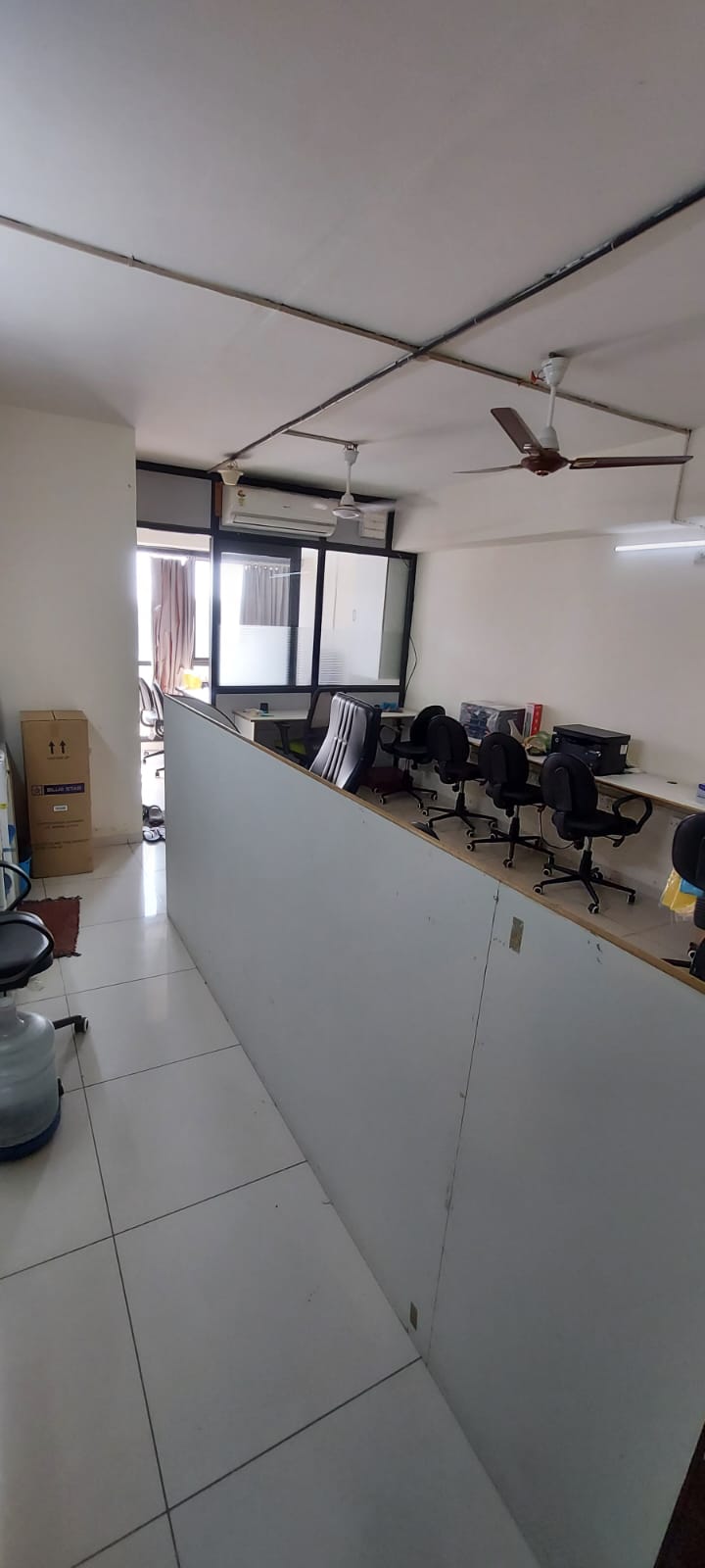 595 Sq. Ft. Commercial Office for Rent in Sg Highway Ahmedabad - Media 3