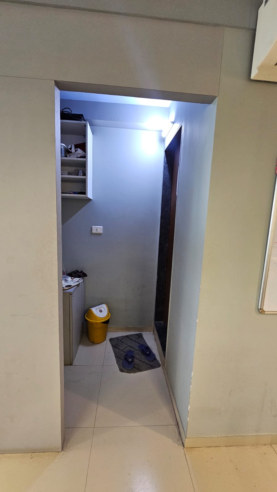1058 Sq. Ft. Commercial Office for Rent in Iscon Ambli Road Ahmedabad - Media 3