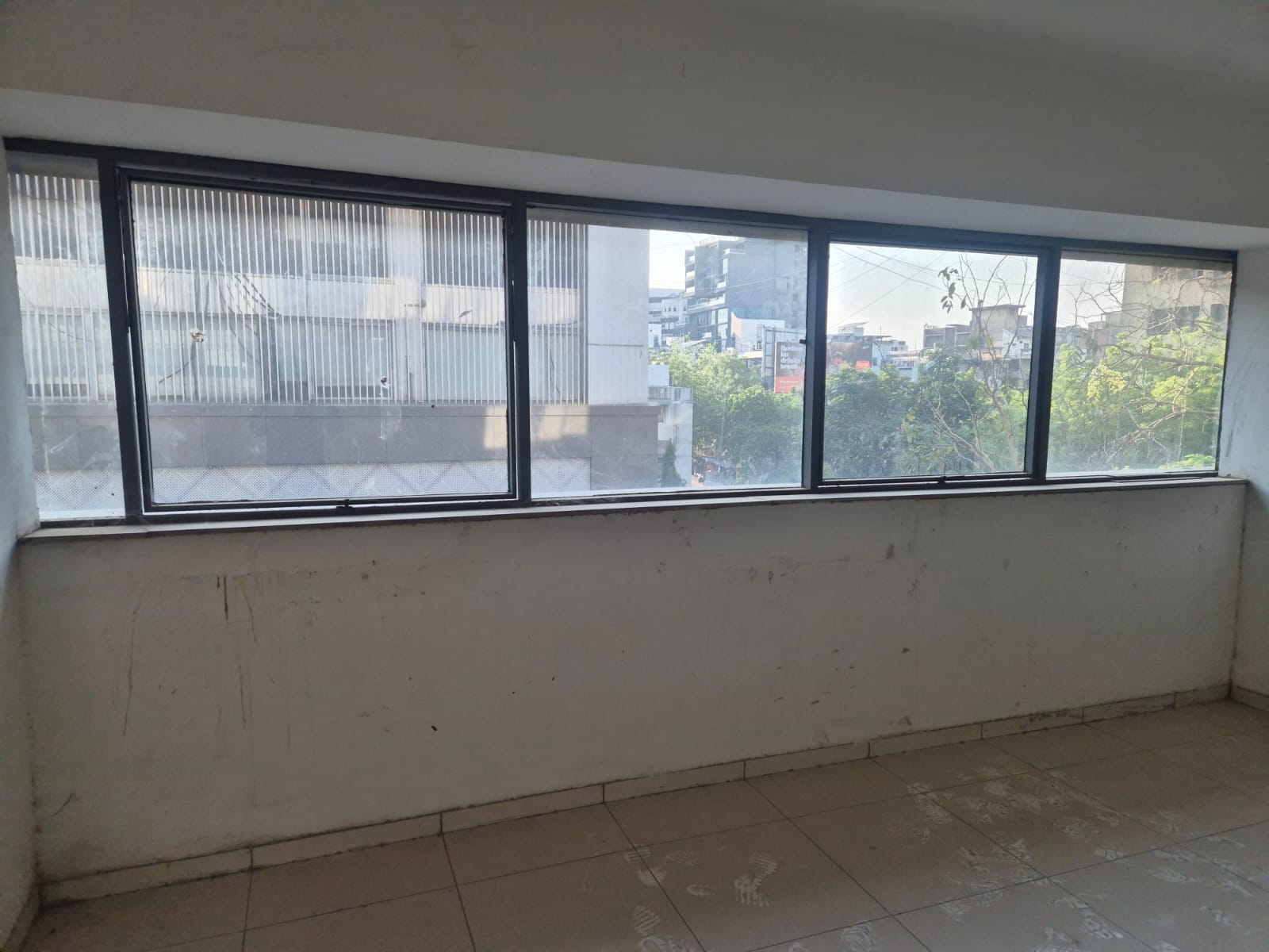 755 Sq. Ft. Commercial Office for Rent in Cg Road Ahmedabad - Media 3