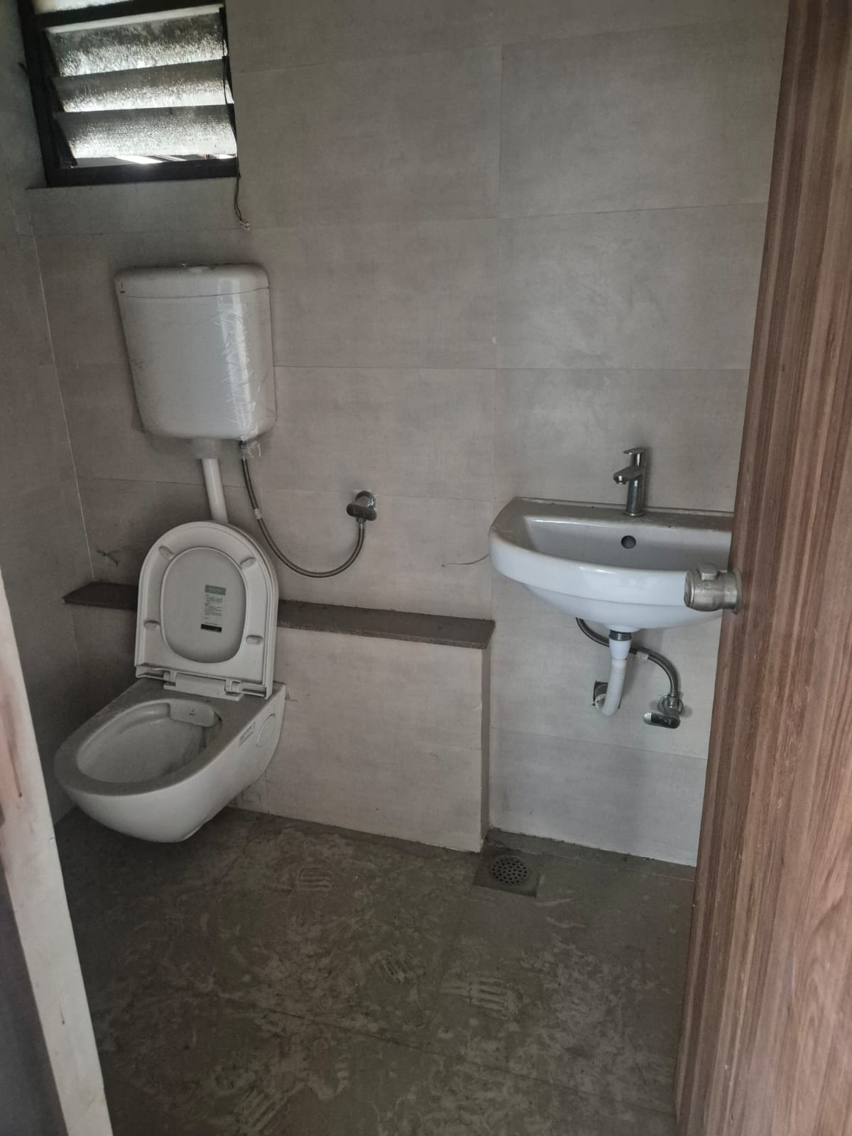755 Sq. Ft. Commercial Office for Rent in Cg Road Ahmedabad - Media 6