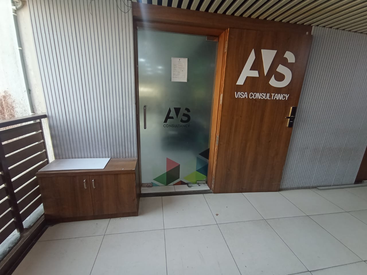 Office 1110 Sq. Ft. Commercial Office for Rent in Ambawadi Ahmedabad - Media 2